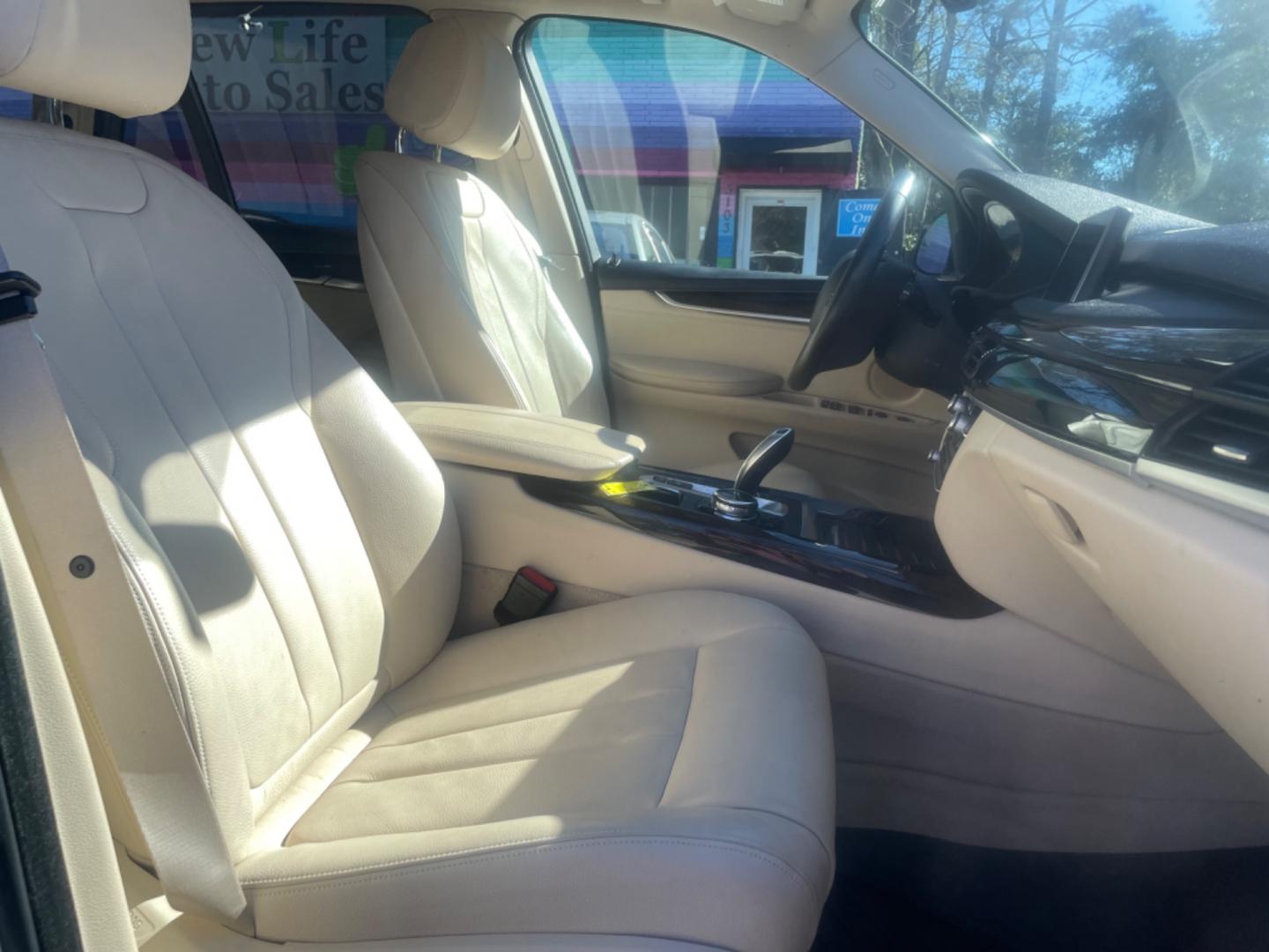 2014 WHITE BMW X5 XDRIVE35I (5UXKR0C54E0) with an 3.0L engine, Automatic transmission, located at 5103 Dorchester Rd., Charleston, SC, 29418-5607, (843) 767-1122, 36.245171, -115.228050 - Photo#9